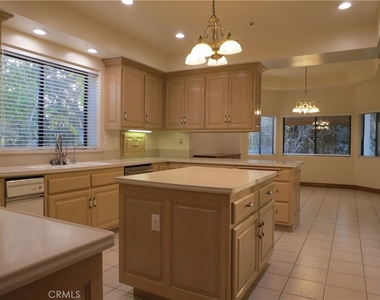 713 Pamela Circle - Photo Thumbnail 13