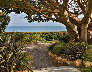 29225 Cliffside Drive - Photo Thumbnail 3