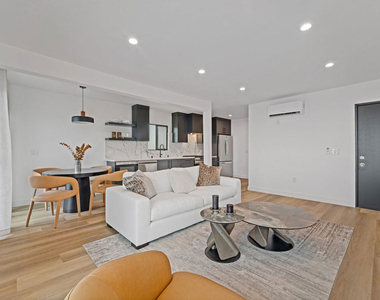 3305 Ocean Front Walk - Photo Thumbnail 2