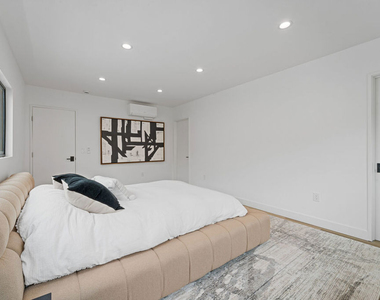3305 Ocean Front Walk - Photo Thumbnail 8