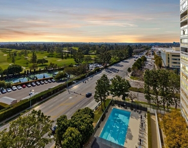 2222 Avenue Of The Stars - Photo Thumbnail 16