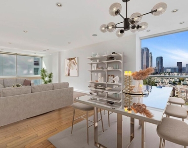 2222 Avenue Of The Stars - Photo Thumbnail 6