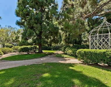 2222 Avenue Of The Stars - Photo Thumbnail 23