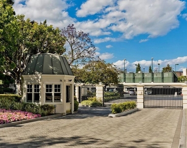 2222 Avenue Of The Stars - Photo Thumbnail 19
