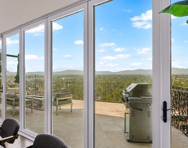 3782 Berry Drive - Photo Thumbnail 10
