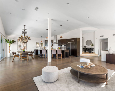 3782 Berry Drive - Photo Thumbnail 6