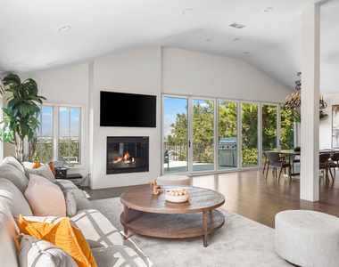 3782 Berry Drive - Photo Thumbnail 5