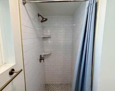3826 S Harvard Boulevard - Photo Thumbnail 7