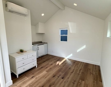 3826 S Harvard Boulevard - Photo Thumbnail 2