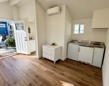 3826 S Harvard Boulevard - Photo Thumbnail 3