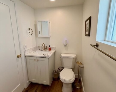 3826 S Harvard Boulevard - Photo Thumbnail 6