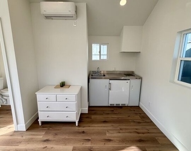 3826 S Harvard Boulevard - Photo Thumbnail 4
