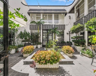 717 N Rodeo Drive - Photo Thumbnail 7
