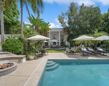 717 N Rodeo Drive - Photo Thumbnail 2