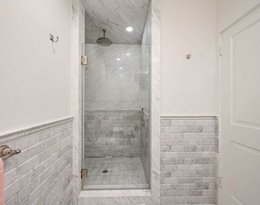 717 N Rodeo Drive - Photo Thumbnail 23