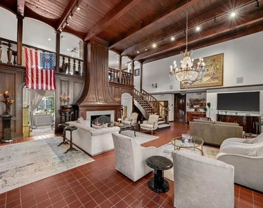 717 N Rodeo Drive - Photo Thumbnail 12