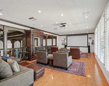 717 N Rodeo Drive - Photo Thumbnail 26