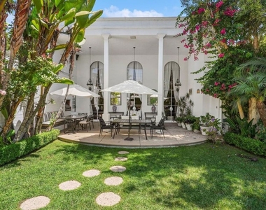 717 N Rodeo Drive - Photo Thumbnail 32
