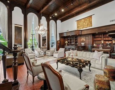 717 N Rodeo Drive - Photo Thumbnail 13