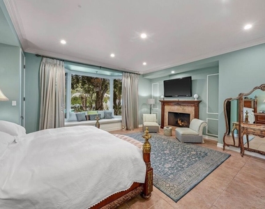 717 N Rodeo Drive - Photo Thumbnail 17