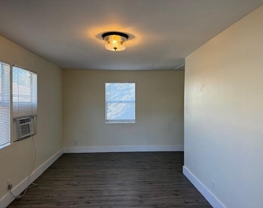 904 4th Street - Photo Thumbnail 6