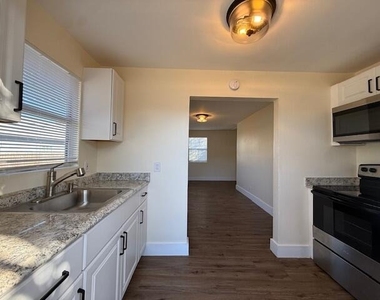 904 4th Street - Photo Thumbnail 5