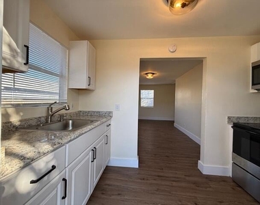 904 4th Street - Photo Thumbnail 2