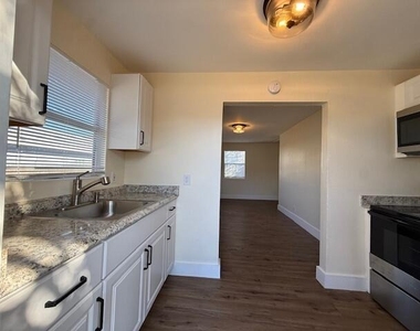 904 4th Street - Photo Thumbnail 4