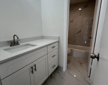 4129 Nw 88th Avenue - Photo Thumbnail 4