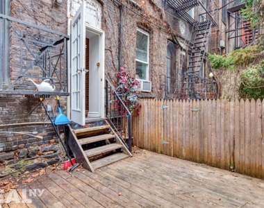 Mott Street - Photo Thumbnail 4