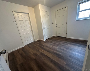 210 Wellington Street - Photo Thumbnail 7