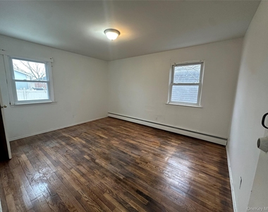 210 Wellington Street - Photo Thumbnail 3