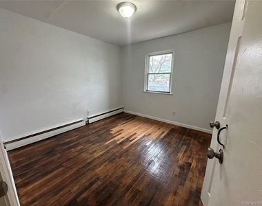 210 Wellington Street - Photo Thumbnail 5