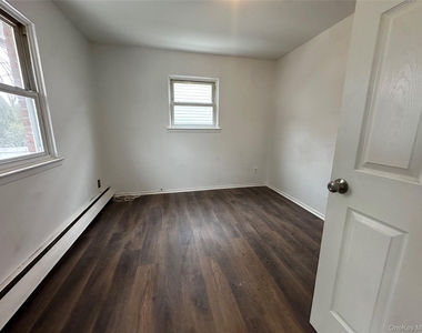 210 Wellington Street - Photo Thumbnail 9