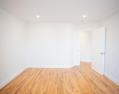 10 Franklin Boulevard - Photo Thumbnail 12