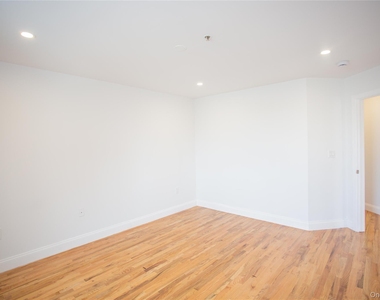 10 Franklin Boulevard - Photo Thumbnail 11