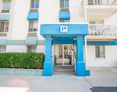 10 Franklin Boulevard - Photo Thumbnail 2