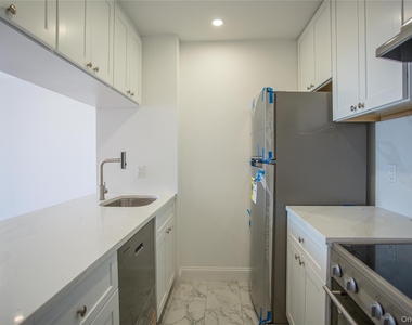 10 Franklin Boulevard - Photo Thumbnail 3