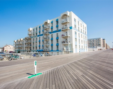 10 Franklin Boulevard - Photo Thumbnail 1