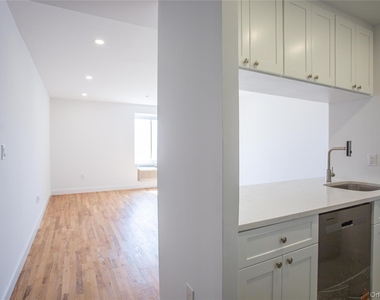 10 Franklin Boulevard - Photo Thumbnail 4