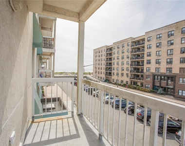 10 Franklin Boulevard - Photo Thumbnail 14