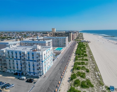 10 Franklin Boulevard - Photo Thumbnail 16