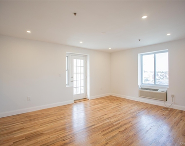10 Franklin Boulevard - Photo Thumbnail 6