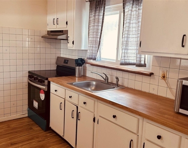 881 Albany Post Road - Photo Thumbnail 4