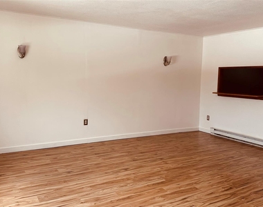 881 Albany Post Road - Photo Thumbnail 2