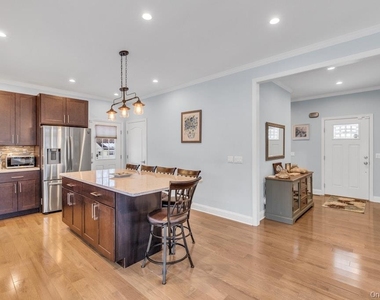 300 Fiddler Lane - Photo Thumbnail 5