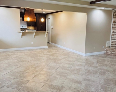 3310 Glen Spring Drive - Photo Thumbnail 5