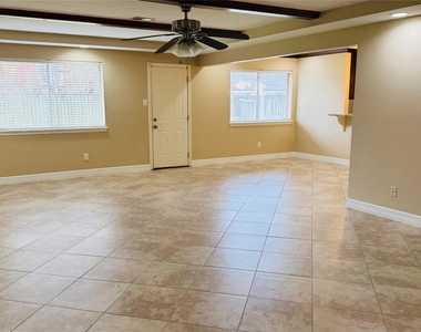 3310 Glen Spring Drive - Photo Thumbnail 3