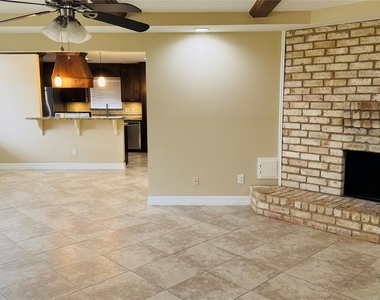 3310 Glen Spring Drive - Photo Thumbnail 7