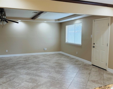 3310 Glen Spring Drive - Photo Thumbnail 6